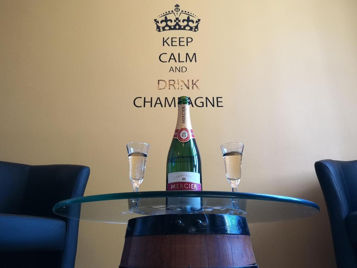 Groom Epernay - Jacuzzi & Champagne المظهر الخارجي الصورة